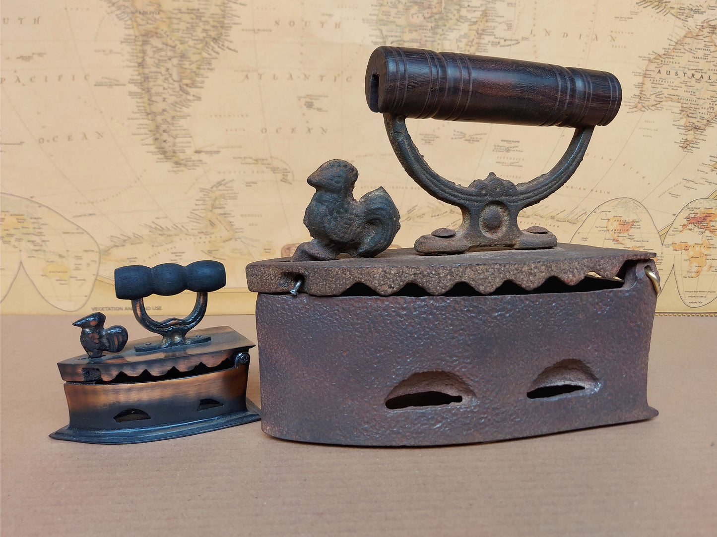 Vintage Coal Iron with Rooster Latch & Wooden Handle – Old Clothes Iron – Charcoal Box Iron – Rustic Style Home Decor