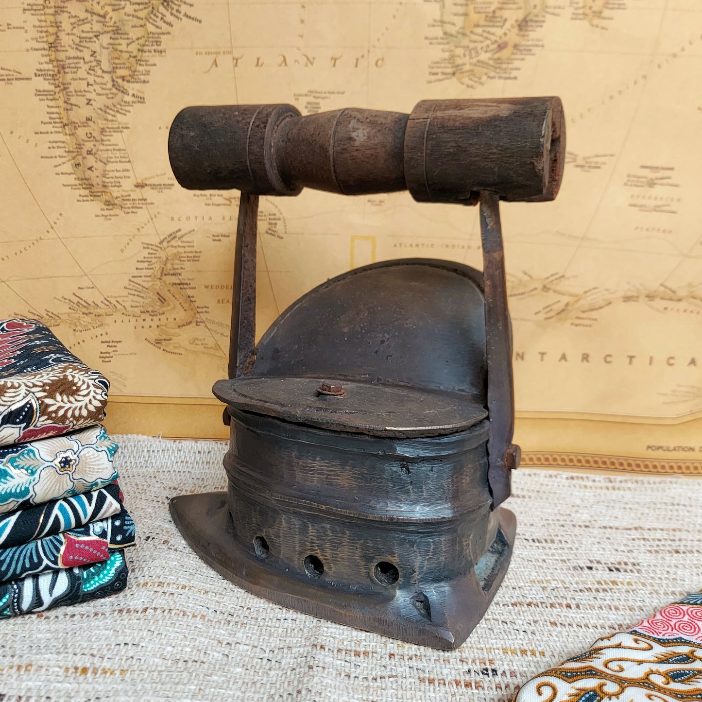 Rare Vintage Brass Coal Iron with Wooden Handle – Steamboat Shape – Traditional Clothes Iron – Charcoal Box Iron – Old Flat Iron – Rustic Home Decor