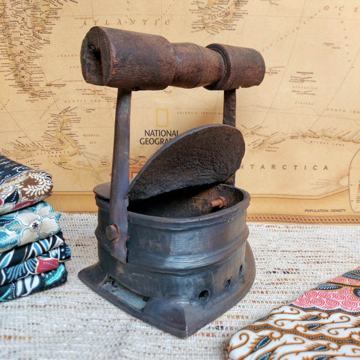 Rare Vintage Brass Coal Iron with Wooden Handle – Steamboat Shape – Traditional Clothes Iron – Charcoal Box Iron – Old Flat Iron – Rustic Home Decor