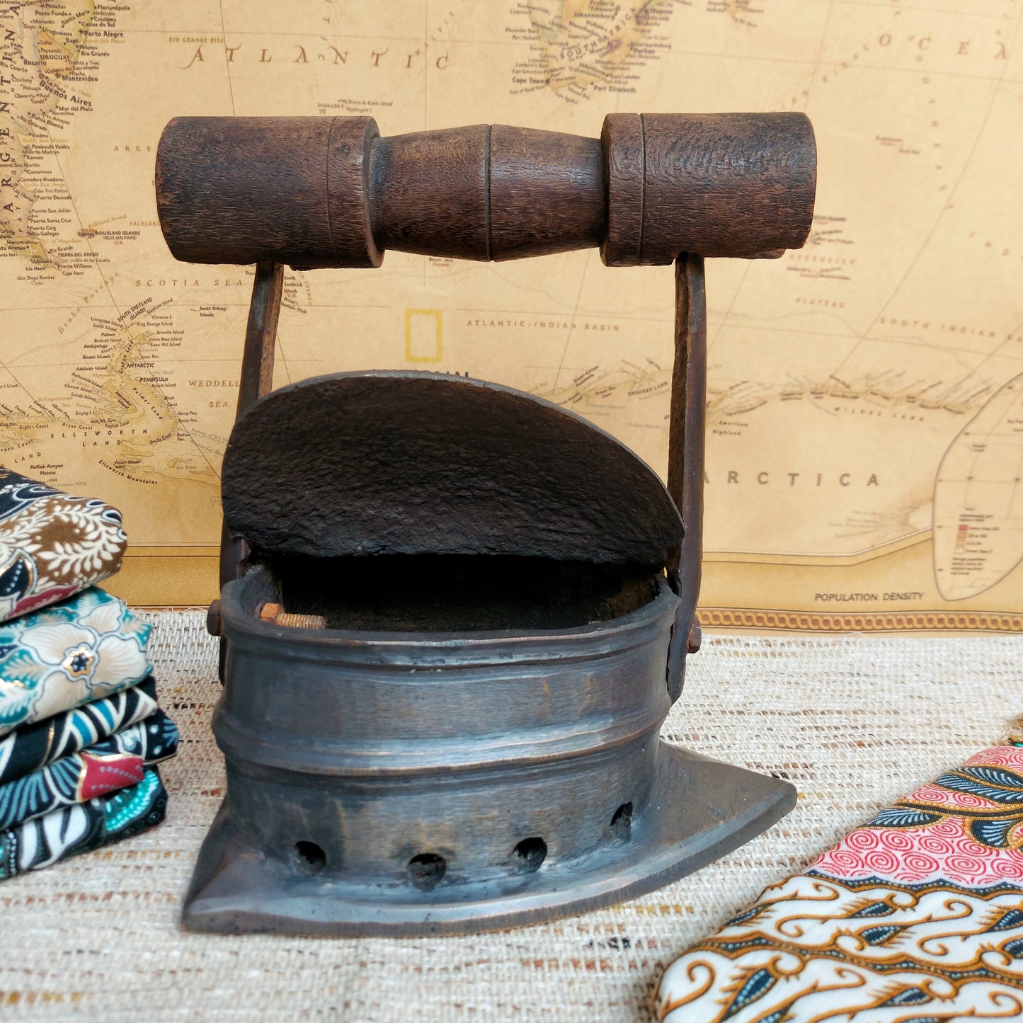 Rare Vintage Brass Coal Iron with Wooden Handle – Steamboat Shape – Traditional Clothes Iron – Charcoal Box Iron – Old Flat Iron – Rustic Home Decor