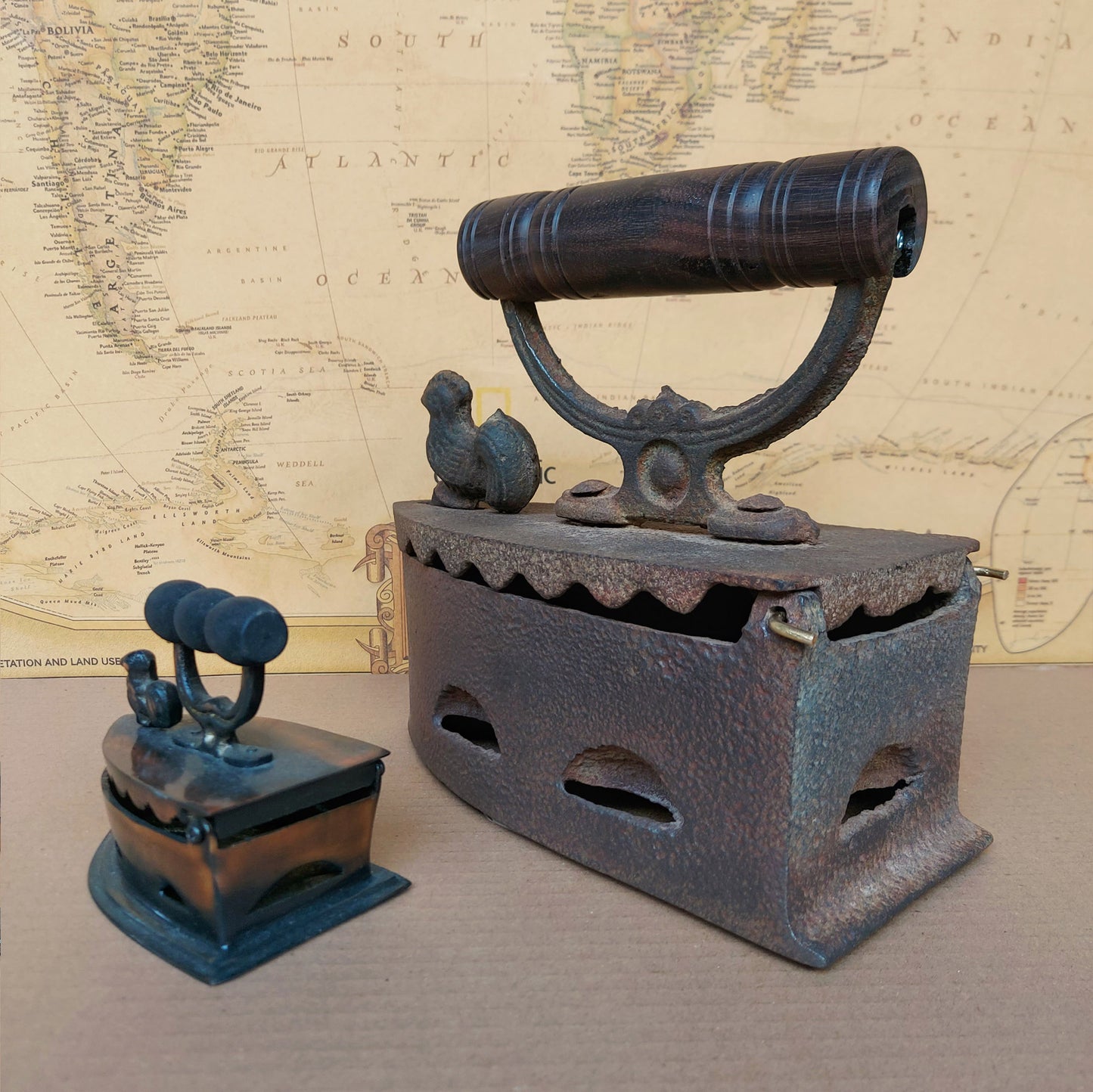 Vintage Coal Iron with Rooster Latch & Wooden Handle – Old Clothes Iron – Charcoal Box Iron – Rustic Style Home Decor