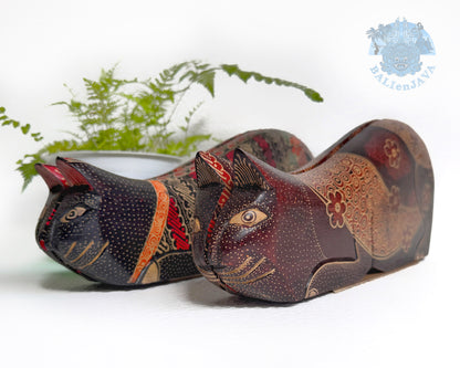 Cat Wooden Mancala Board Game New Design – Handmade Batik Pattern – Classic Strategy Game for Family Fun & Math Skills – Unique Home Decor & Gift Idea – Congkak, Oware, Kalaha