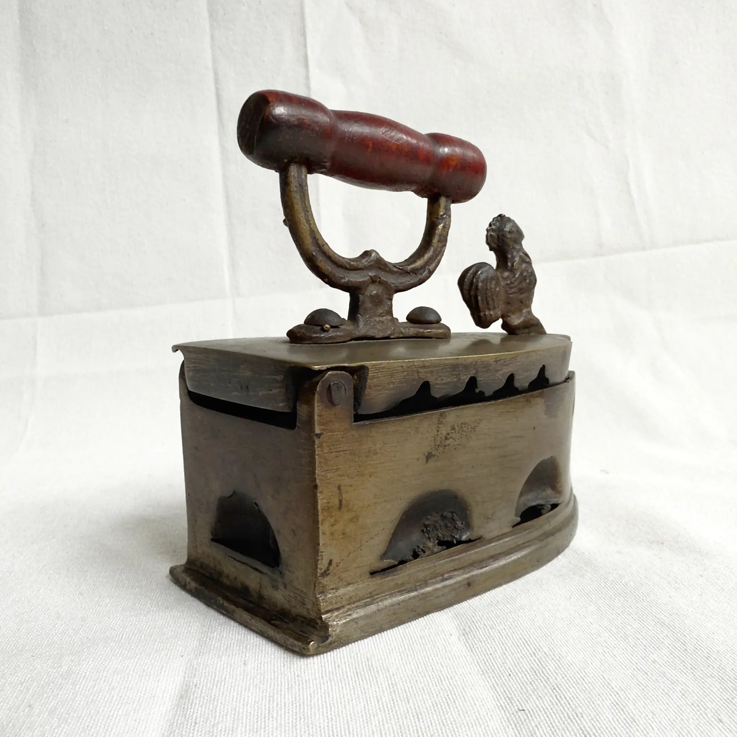 Vintage Coal Iron Set with Rooster Latch – 20th Century Charcoal Clothes Iron – Rustic Home Décor & Collectible Gift